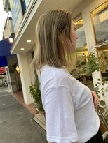 ヘアーエポック(hair epoque)&nbsp;20代30代小顔外ハネ切りっぱなしボブ ダブルカラー　ベージュ