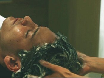 スカイ セカンド(SKY second)の写真/【当日来店OK予約不要】「エヴァ―リーフヘッドスパ」で頭皮ケア！生炭酸のモコモコ泡で毛穴の汚れを落とす