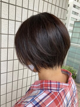 スタジオ アルファプラス 日暮里店(studio α+) ステップボーンカットカットボブショートハイライト白髪ぼかし