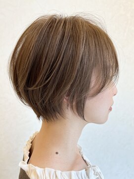 リード バイ ラグーン(LEAD by LAGOON) ミルクティーベージュカラーピンクベージュくびれショートヘア