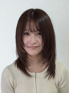 柔らかレイヤー×ブラウンで小顔見せ◎