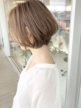 キアラ(Kchiara) 世代問わず人気の前下がりショートkchiara天神川野直人