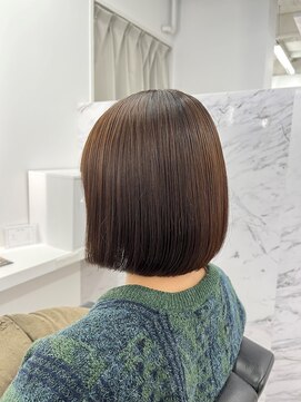 イレス 札幌駅南店(IRESU) ミディアムヘア斜めバンググレージュカラーシルキーベージュ