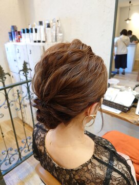 フラ(FULA) お呼ばれヘア◎ゆるふわシニヨン