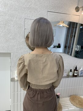 コス(KOS) 【ＫＯＳ　立川】ホワイトカラー×ボブ