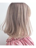 ミルクティーベージュ×前下がりボブ