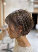 大人っぽい顔立ちにも似合う丸みショート