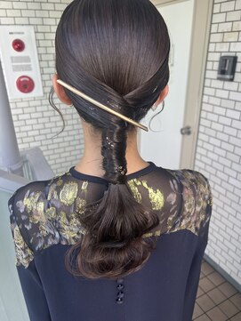 フェリーチェ(Felice) タイトポニー　金箔　シンプルヘア　ゴールドアクセ