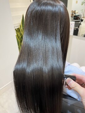 エミュスト(Emuest) 絹髪☆心斎橋美容室
