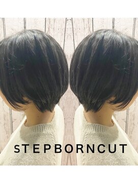 スタジオ アルファプラス 日暮里店(studio α+) ステップボーンカットカットボブショートハイライト白髪ぼかし