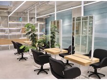 オーブ ヘアー プリズム 逗子店(AUBE HAIR prism)の雰囲気（開放感のある明るい店内で、くつろぎの時間をお過ごしください。）