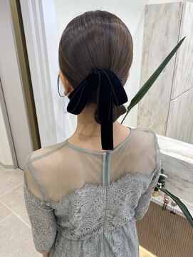 ディティカ ルーク(Dityca luk) 艶っとタイトシニヨン