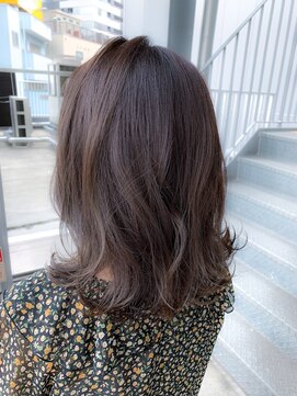 アッシュグレージュ