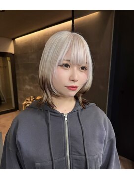 ユーザ(YUZA) ホワイトブロンド