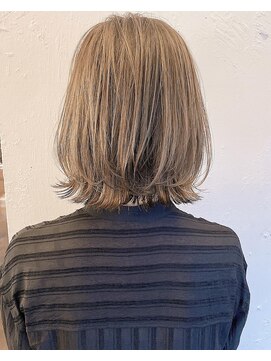 ティーシェル(TIECHEL) 小顔イメチェン、ラベンダーグレージュカラーくびれレイヤーボブ