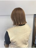 外ハネボブ　ブリーチカラー　ブラウンベージュ　ミニボブ