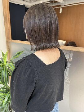 ラミエ バイ メルト 吉祥寺(lamie by melt) "久保田"切りっぱなしぱつっとボブ艶カラーラベンダーベージュ