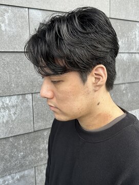 ヒュイル バイ ニアウ(Hwyl by Niau) メンズマッシュセンターパートスパイラルパーマニュアンスパーマ