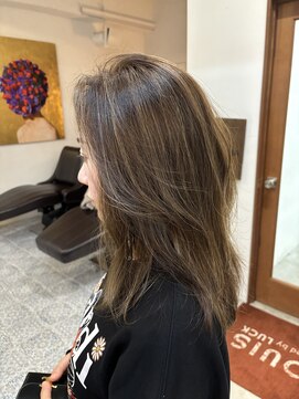 ルイ(ROUIS produced by LUCK 津田沼) ROUIS 津田沼 白髪ぼかしハイライト