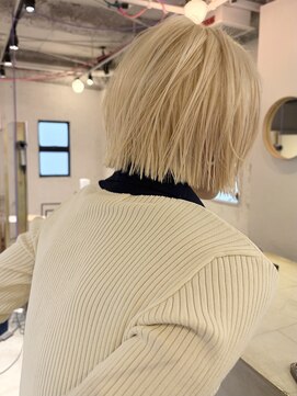 ルーム(Loom.) ケアブリーチ 抜きっぱなし ブロンド 切りっぱなしボブ