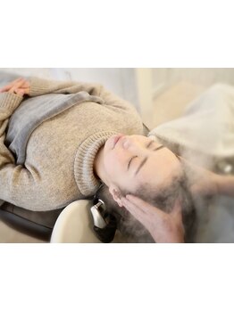 出来る大人は自分をご機嫌にする方法を知っている。いつでも笑顔でいるためにリラックスも怠らない[表参道]