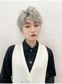 ブリーチシルバーアッシュ小顔ショートカット10.20代人気クセ毛