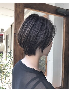 カウチ(Kauti) ショートボブ