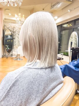 オブヘアーギンザ(Of HAIR GINZA) ぷつっとボブ ×ホワイトベージュ