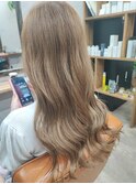 ハイライト×ベージュカラー×ゆる巻き