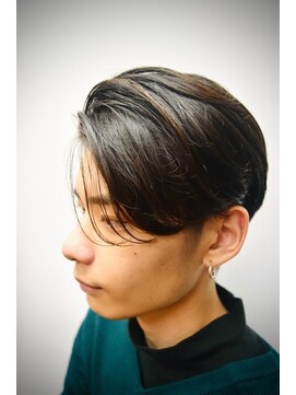 カー(KAH) メンズカット　パーマ　前下がり　刈り上げ　ツーブロック