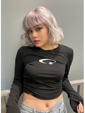 スノッブ(SNOB) みんなの目を惹くホワイトカラー♪♪