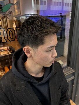 フォーコーナーズ(Four Corners) スパイキーショート テーパーフェード