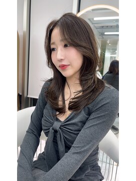 ロンドルピナス 小倉(Lond Lupinus) ミディアムレイヤーカット/似合わせカット/大人ガーリー/20代