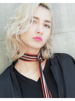 シャチュー(SHACHU)&nbsp;【外国人風】グラデーションカラー×ホワイトブロンド×wavyロブ