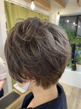 フラムリングス麻布(Framlings azabu) Wカラーショートボブ