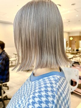 アフロートリノ(AFLOAT Leino) 【修】20代30代40代◎透明感カラー×韓国切りぱなしボブ