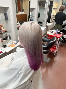 美容室シンプル ウィン(Simple Win) ホワイトヘア＋ピンクインナー