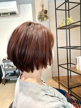 ユリイカビヨウシツ 暖色ショートボブ