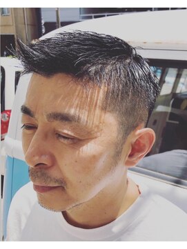 リトルクイニー(LittleQueenie) ビジネスマン・メンズ・フェードスタイル