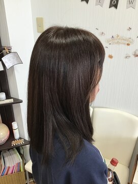 フープ(hoop) 顔周りを短くして後ろに流すと優しく柔らかい印象に