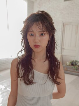 アマリス(Amaris) カジュアルロング20代/30代/40代/庭瀬