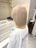 ネオリーブカフ 鶴ヶ峰店(Neolive caff)&nbsp;ブロンドベージュ　ダブルカラー　切りっぱなしボブ　ストレート