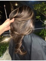 ヌエン 渋谷(NU/EN)&nbsp;ハイライト/バタフライカット/グレーブラウン/バレイヤージュ