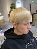 【MITSU】ハイトーンカラー刈り上げショート×ブロンドマッシュ