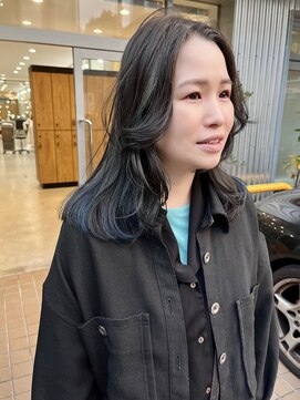 ザレミー(THE REMMY) ロングレイヤーカット/顔まわりレイヤー/ブルーカラー