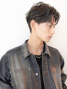 イオ 本厚木(io) アッシュブラックセンターパート束感コンマヘアハイライト