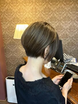 キタロウ (kitaro) ショートボブ　× ハイライトカラー