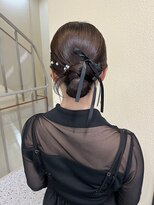 ミラ(Mila)&nbsp;艶々タイトシニヨン♪結婚式お呼ばれヘア