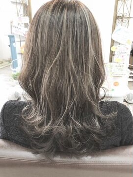 エルズ 大宮店(ailes) ハイライト×シルバーグレージュ[大宮/大宮駅/大宮ショート]