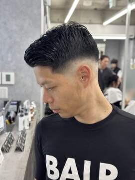 クロムトウキョウ ザ バーバー ネオン 新宿店(CHROM TOKYO the Barber ne/on) スキンフェード/シチサン七三